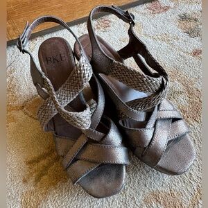 BKE Sole Wedges Pewter 8M Beamer